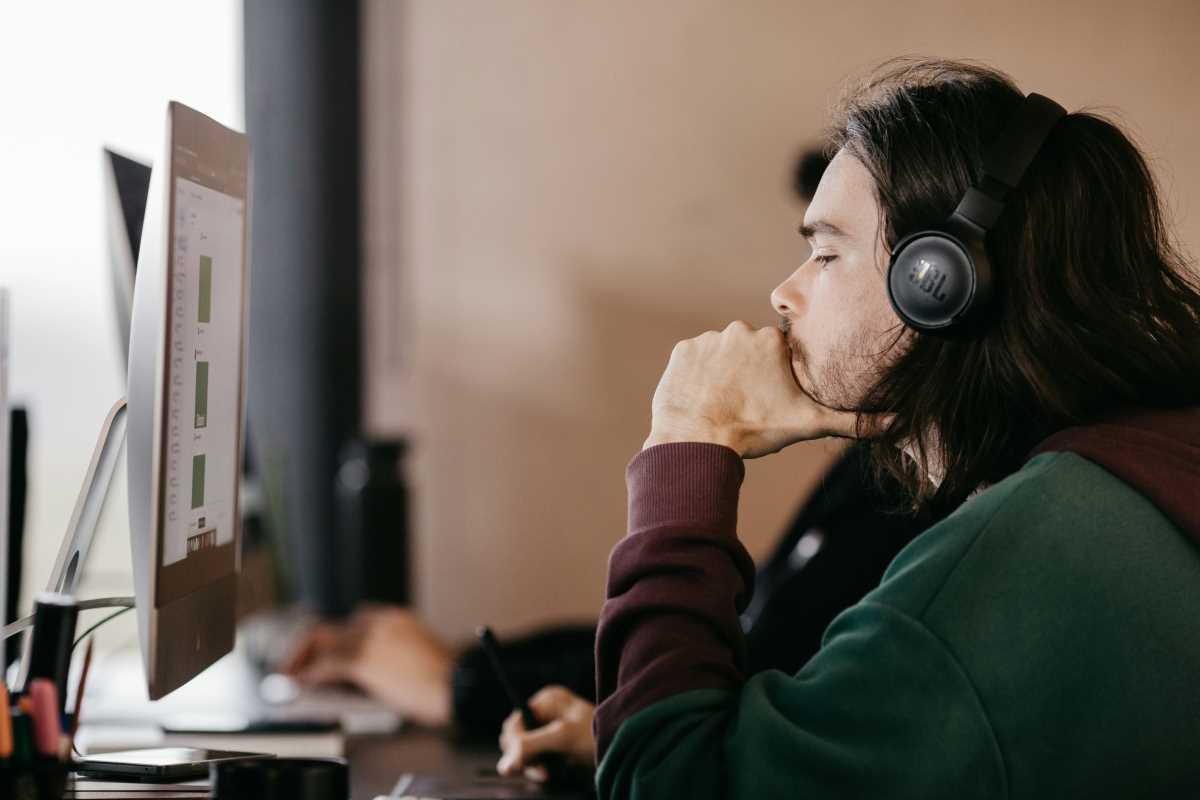 How to Stay Active While Working a Desk Job
